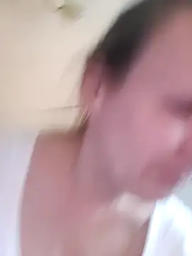 Snapshot of Evelina_cute chatting on September 18, 2025, 3:26 pm Evelina cute online show from September 18, 2025, 3:26 pm