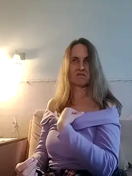 Snapshot of Evelina_cute chatting on October 25, 2025, 1:12 pm Evelina cute online show from October 25, 2025, 1:12 pm