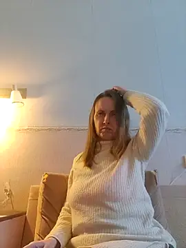 Snapshot of Evelina_cute chatting on February 17, 2026, 2:25 pm Evelina cute online show from February 17, 2026, 2:25 pm