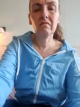 Evelina cute online show from April 16, 2026, 5:41 am