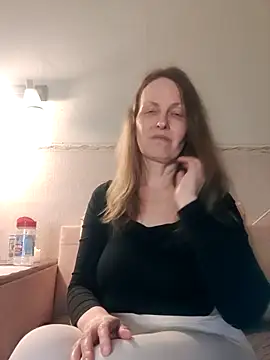 Snapshot of Evelina_cute chatting on March 1, 2026, 6:52 pm Evelina cute online show from March 1, 2026, 6:52 pm