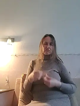 Snapshot of Evelina_cute chatting on October 23, 2025, 1:43 pm Evelina cute online show from October 23, 2025, 1:43 pm