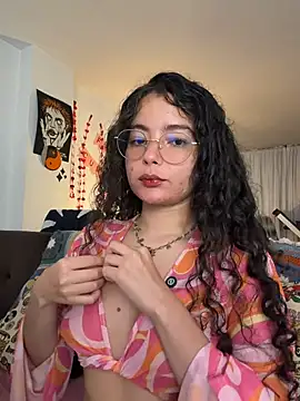 Snapshot of Antoniart_ chatting on June 29, 2026, 3:35 am Antoniart online show from June 29, 2026, 3:35 am