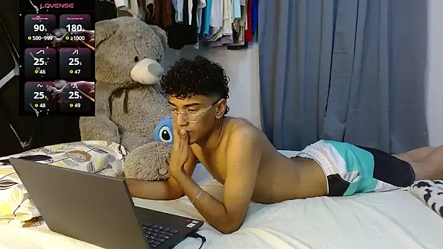 harrytwink18 online show from April 13, 2026, 10:47 pm