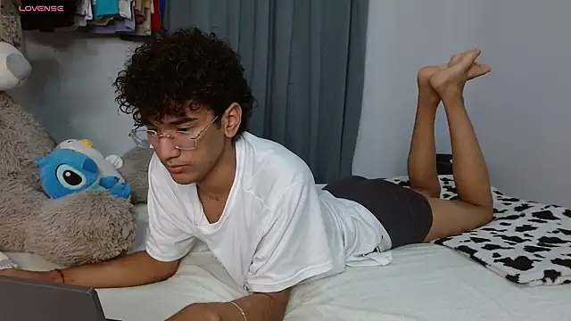 harrytwink18 online show from April 7, 2026, 2:19 pm