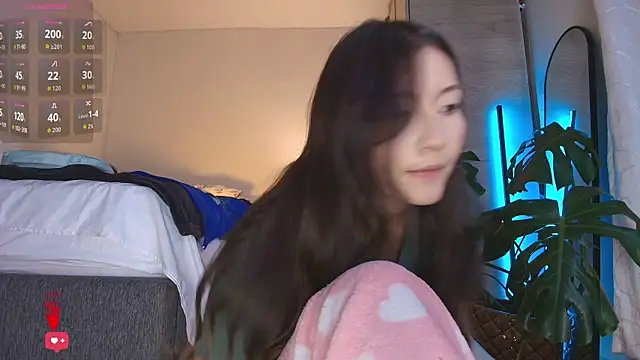 HelennaMoon  online show from December 19, 2025, 3:47 pm