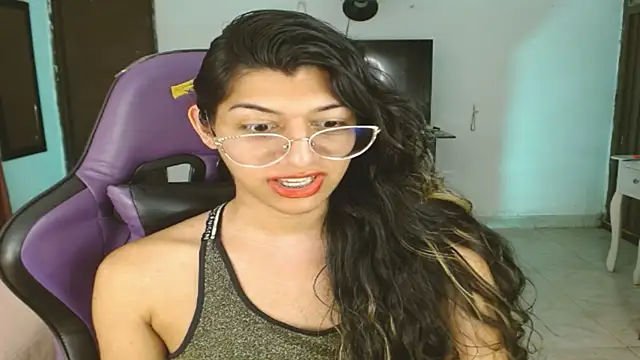 engielphoenis14 online show from January 11, 2026, 1:45 am