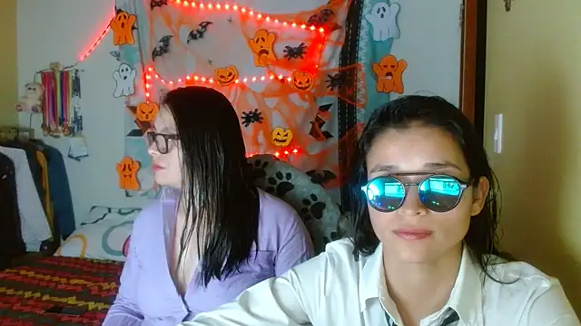 Snapshot of clayre_and_jill chatting on October 25, 2025, 4:55 am clayre and jill online show from October 25, 2025, 4:55 am