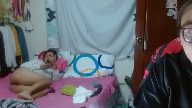 Snapshot of clayre_and_jill chatting on October 8, 2025, 1:29 am clayre and jill online show from October 8, 2025, 1:29 am