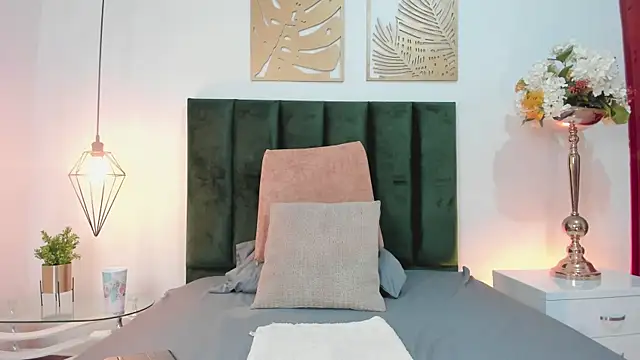 LucyJhonnsonn online show from February 2, 2025, 12:51 am