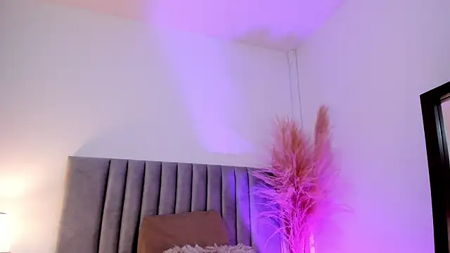 LucyJhonnsonn online show from January 28, 2025, 12:47 am