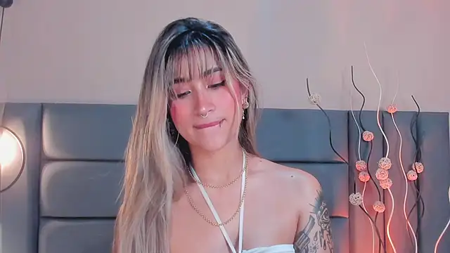 LucyJhonnsonn online show from February 22, 2025, 1:00 am