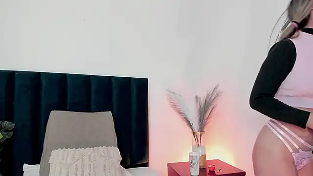 LucyJhonnsonn online show from March 6, 2025, 12:54 am