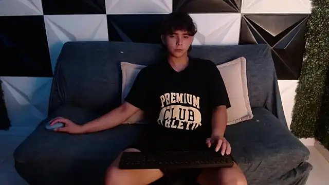 Dani cumboy online show from February 3, 2025, 2:14 am