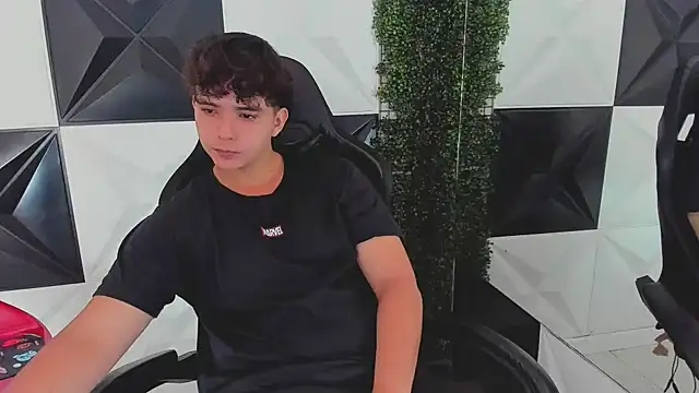 Snapshot of Dani_cumboy chatting on September 30, 2025, 2:34 pm Dani cumboy online show from September 30, 2025, 2:34 pm