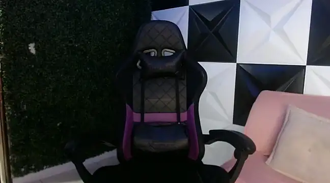 Dani cumboy online show from December 18, 2024, 5:15 am