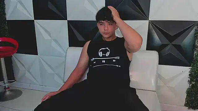 Snapshot of Dani_cumboy chatting on October 2, 2025, 1:58 pm Dani cumboy online show from October 2, 2025, 1:58 pm