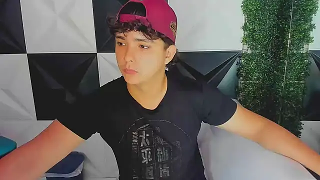 Snapshot of Dani_cumboy chatting on October 17, 2025, 2:19 pm Dani cumboy online show from October 17, 2025, 2:19 pm