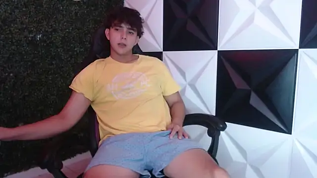 Dani cumboy online show from February 6, 2025, 3:16 am