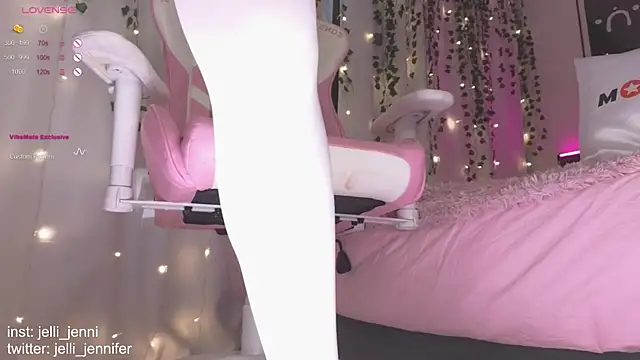 Snapshot of jelli_jenni chatting on December 27, 2024, 8:13 am jelli jenni online show from December 27, 2024, 8:13 am