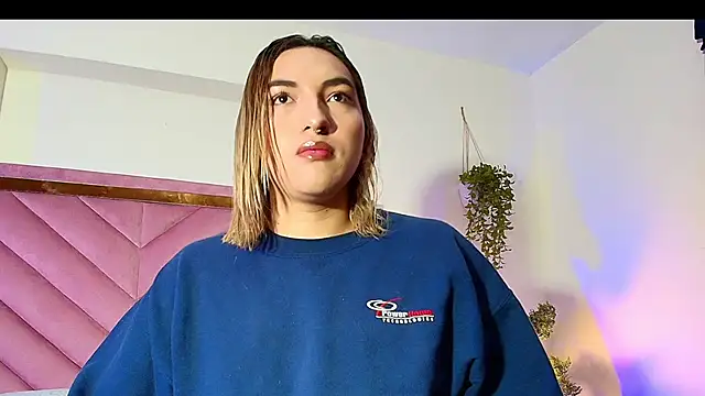 Snapshot of TomLondon_ chatting on September 29, 2025, 12:00 pm TomLondon  online show from September 29, 2025, 12:00 pm