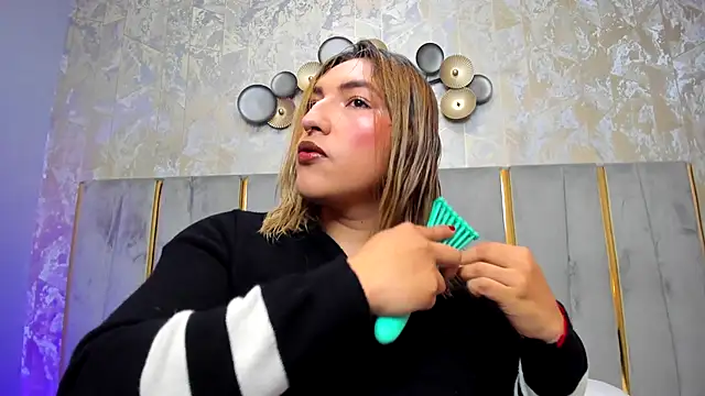 TomLondon  online show from November 28, 2025, 12:05 pm