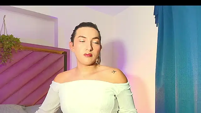 Snapshot of TomLondon_ chatting on October 28, 2025, 1:10 pm TomLondon  online show from October 28, 2025, 1:10 pm