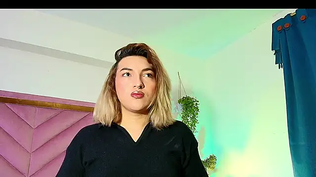 Snapshot of TomLondon_ chatting on October 2, 2025, 11:46 am TomLondon  online show from October 2, 2025, 11:46 am