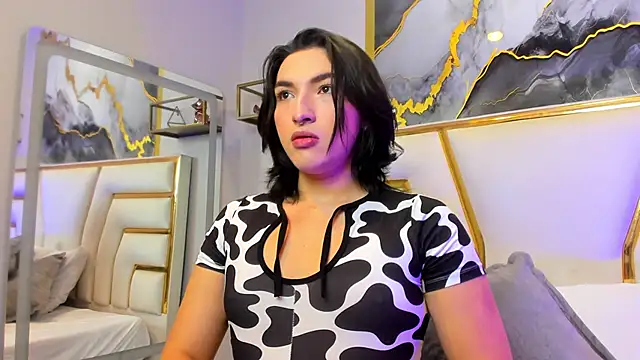 Snapshot of TomLondon_ chatting on March 21, 2025, 11:44 am TomLondon  online show from March 21, 2025, 11:44 am