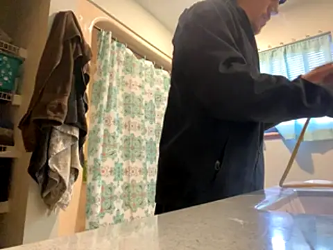 Snapshot of Lilsmokeshow017 chatting on October 19, 2025, 7:05 pm Lilsmokeshow017 online show from October 19, 2025, 7:05 pm