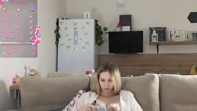 Snapshot of Girl_alone_home chatting on February 16, 2025, 4:42 am Girl alone home online show from February 16, 2025, 4:42 am