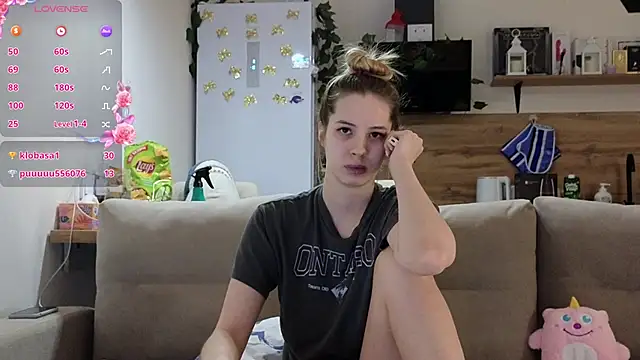 Snapshot of Girl_alone_home chatting on March 9, 2025, 6:21 pm Girl alone home online show from March 9, 2025, 6:21 pm