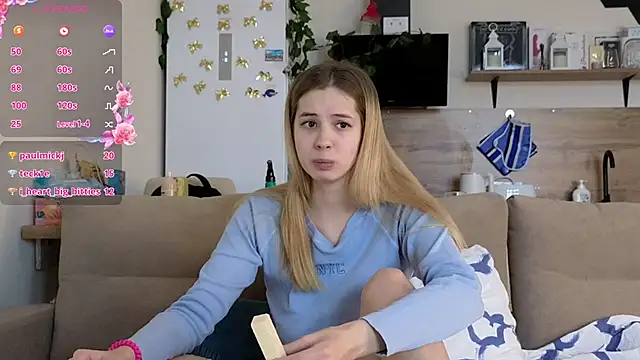 Snapshot of Girl_alone_home chatting on March 5, 2025, 6:33 am Girl alone home online show from March 5, 2025, 6:33 am