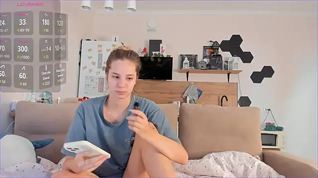 Girl alone home online show from September 19, 2025, 3:43 am