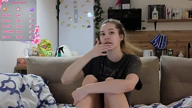 Snapshot of Girl_alone_home chatting on March 9, 2025, 3:16 pm Girl alone home online show from March 9, 2025, 3:16 pm