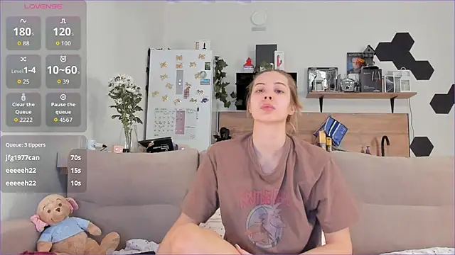 Girl alone home online show from October 25, 2025, 4:11 am