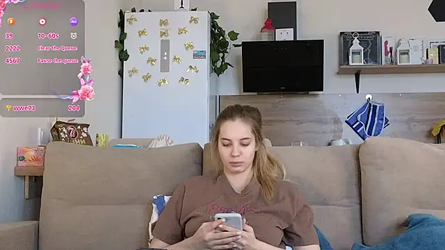 Snapshot of Girl_alone_home chatting on February 26, 2025, 3:32 pm Girl alone home online show from February 26, 2025, 3:32 pm