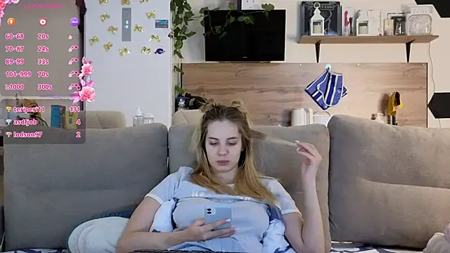 Snapshot of Girl_alone_home chatting on March 1, 2025, 4:47 am Girl alone home online show from March 1, 2025, 4:47 am