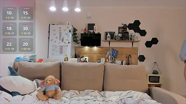 Girl alone home online show from September 26, 2025, 3:41 pm