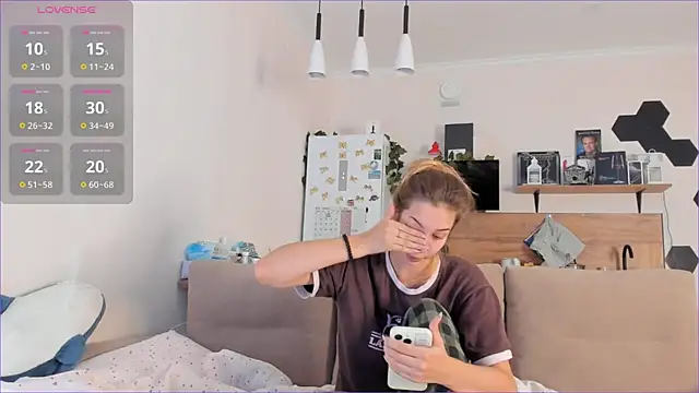 Snapshot of Girl_alone_home chatting on September 12, 2025, 3:39 am Girl alone home online show from September 12, 2025, 3:39 am