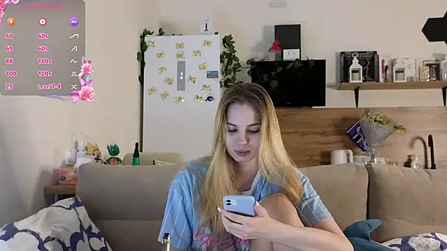 Snapshot of Girl_alone_home chatting on March 8, 2025, 1:39 am Girl alone home online show from March 8, 2025, 1:39 am