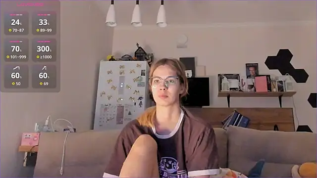 Girl alone home online show from December 23, 2025, 3:39 am