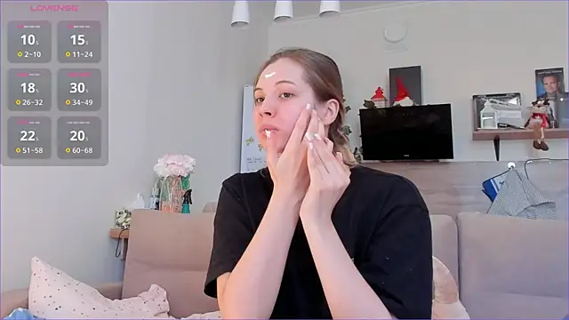 Girl alone home online show from February 20, 2026, 4:09 am