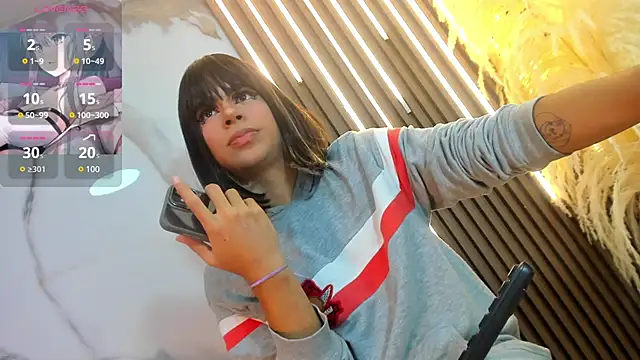 Snapshot of Tiff_Valentine chatting on March 17, 2025, 9:46 pm Tiff Valentine online show from March 17, 2025, 9:46 pm