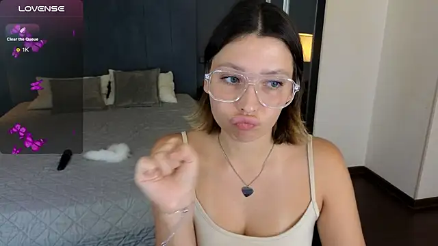 your demi online show from October 4, 2025, 7:26 pm