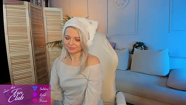 Gloria Lovely online show from December 30, 2024, 1:58 pm