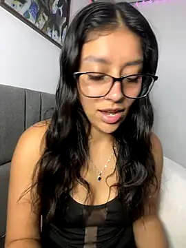 Snapshot of BrittanyDiaz chatting on October 16, 2025, 7:33 pm BrittanyDiaz online show from October 16, 2025, 7:33 pm