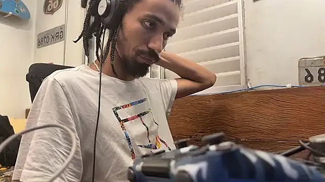 Snapshot of hotcamboy420 chatting on January 16, 2025, 3:02 am hotcamboy420 online show from January 16, 2025, 3:02 am