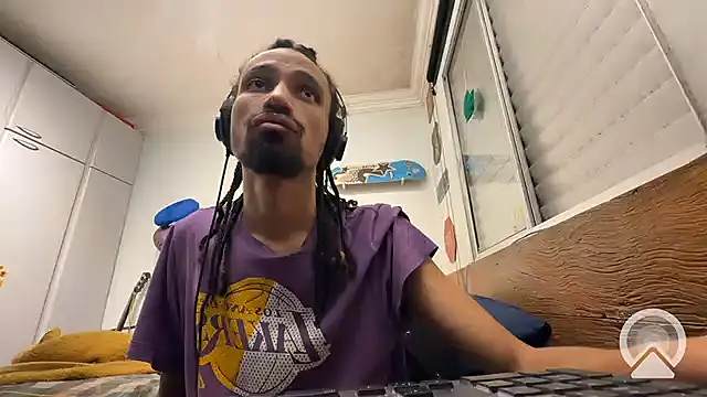 Snapshot of hotcamboy420 chatting on December 18, 2024, 4:09 am hotcamboy420 online show from December 18, 2024, 4:09 am