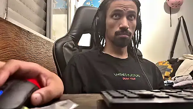 Snapshot of hotcamboy420 chatting on February 16, 2025, 5:15 am hotcamboy420 online show from February 16, 2025, 5:15 am